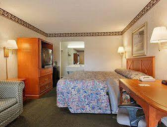 Rodeway Inn Leesburg Chain Of Lakes Exterior photo