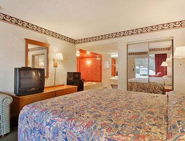Rodeway Inn Leesburg Chain Of Lakes Room photo
